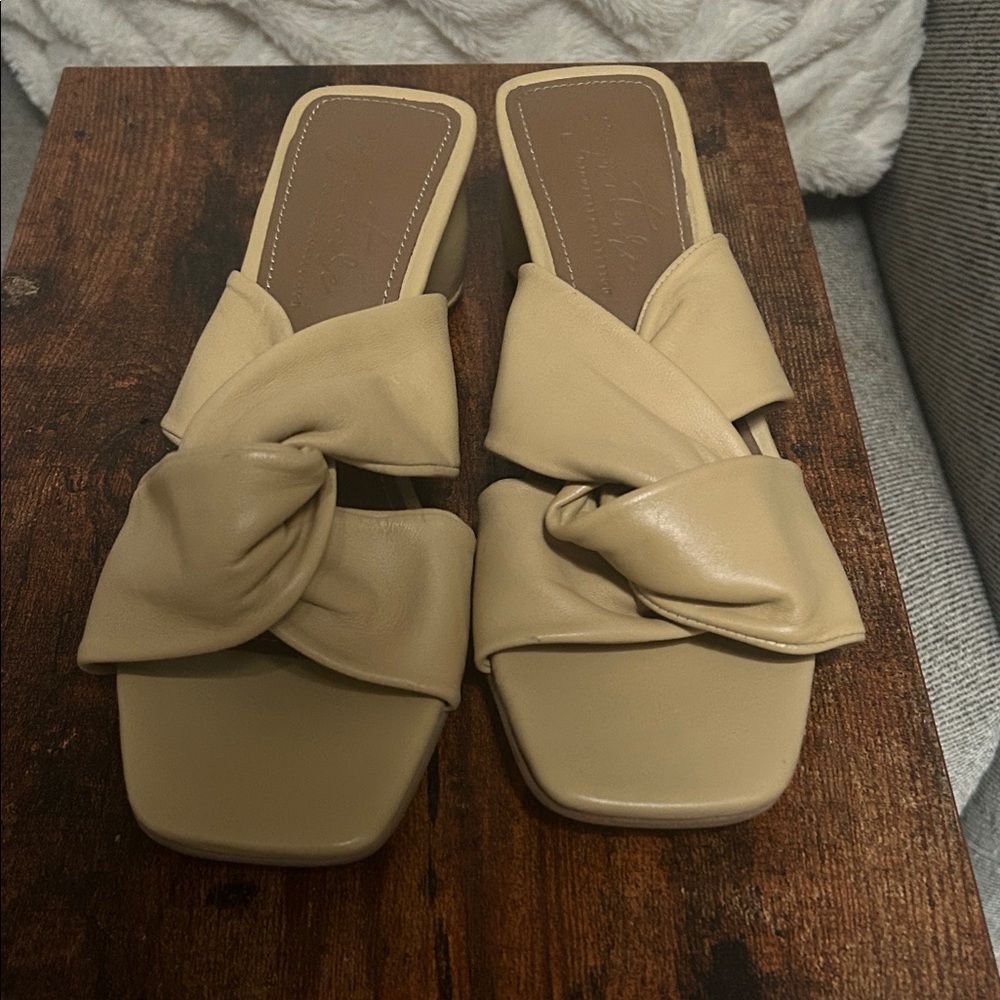 NWOB Chic Tan Women's Leather Mules- size 7